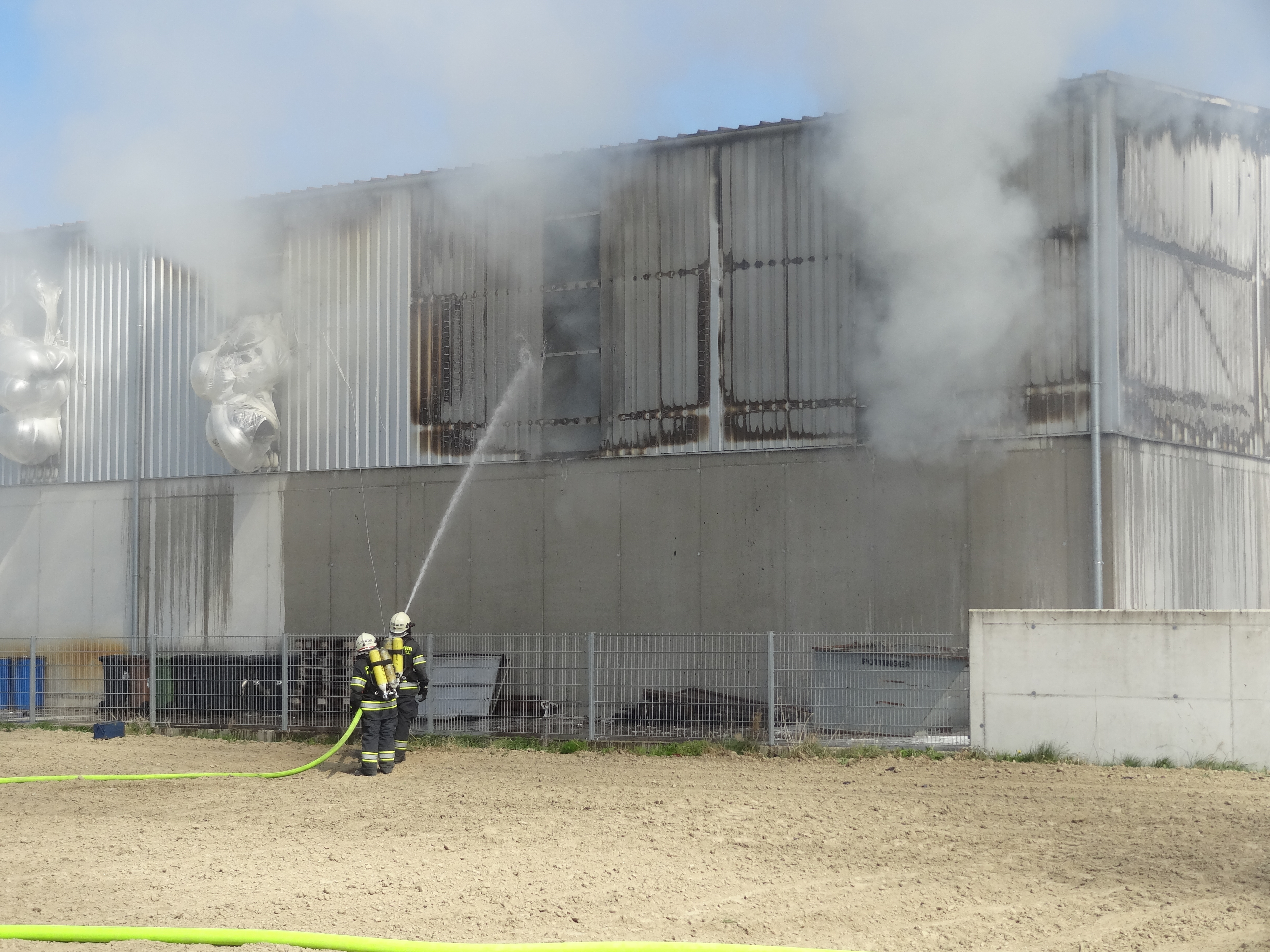 B1 – Lagerhalle in Brand bei Abfallwirtschaftsbetrieb in Wieselburg
