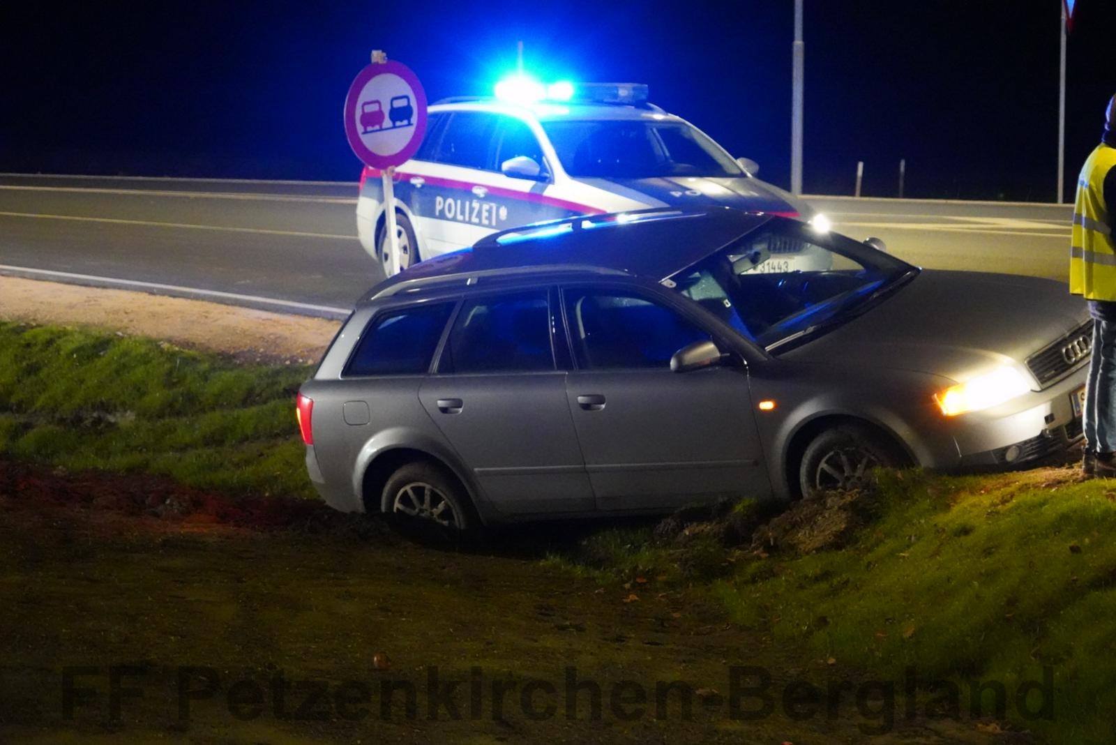 Fahrzeugbergung bei Kreisverkehr B25